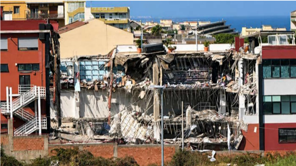Edificio crollato a Messina: il sopralluogo dei periti, il cantiere non a norma nell’edificio e gli indagati