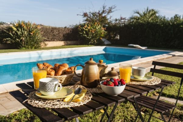 Il nuovo lusso in Sicilia si apre con una chiave: come la vacanza in villa sta cambiando il turismo dell’isola