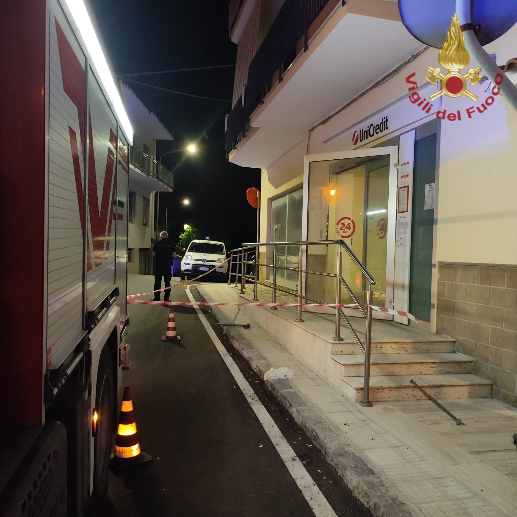 Tentato furto in un bancomat del Siracusano: necessario l’intervento di vigili del fuoco e artificieri