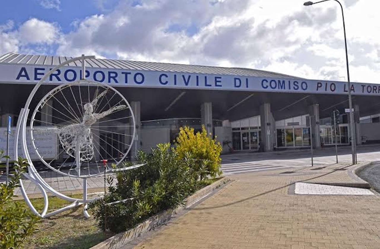 Aeroporto di Comiso, FdI: “Non sia la ruota di scorta di Catania, serve uno scalo operativo tutto l’anno”