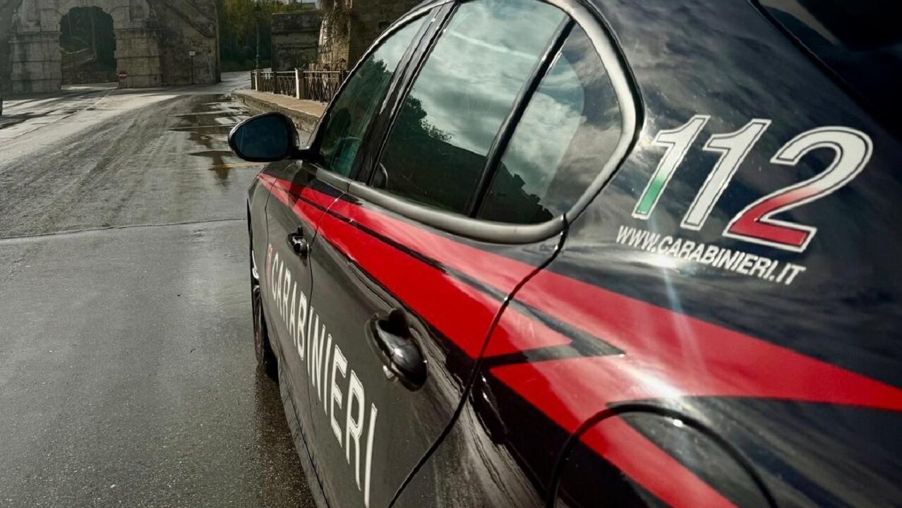 Arrestati due individui nel Siracusano: sorpresi durante un’aggressione ai danni di un negoziante