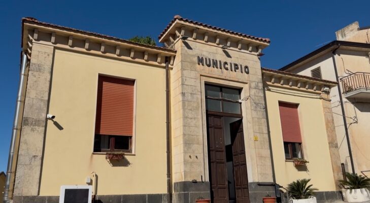 Sciolto il Consiglio comunale di Castel Di Iudica. Il sindaco “Un atto doloroso ma necessario”