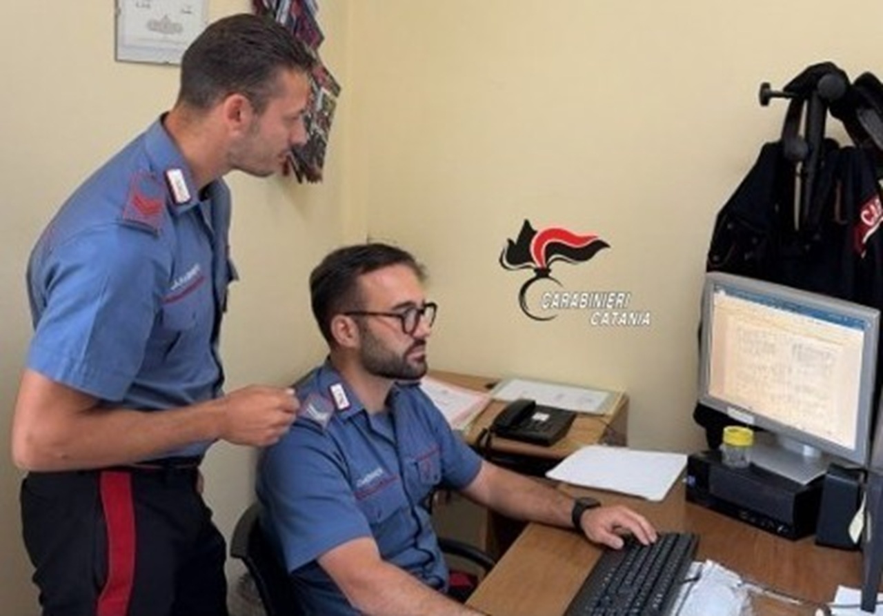 Nicolosi, paga 920 euro per noleggiare un’auto ma nessuno si presenta in aeroporto: denunciato un 64enne