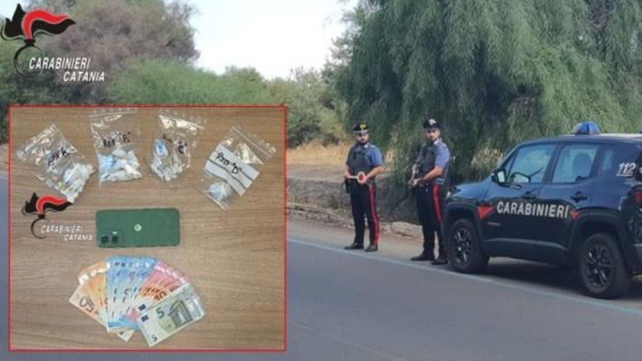 La fuga sui tetti per seminare i carabinieri: 19enne arrestato per spaccio a Fiumefreddo
