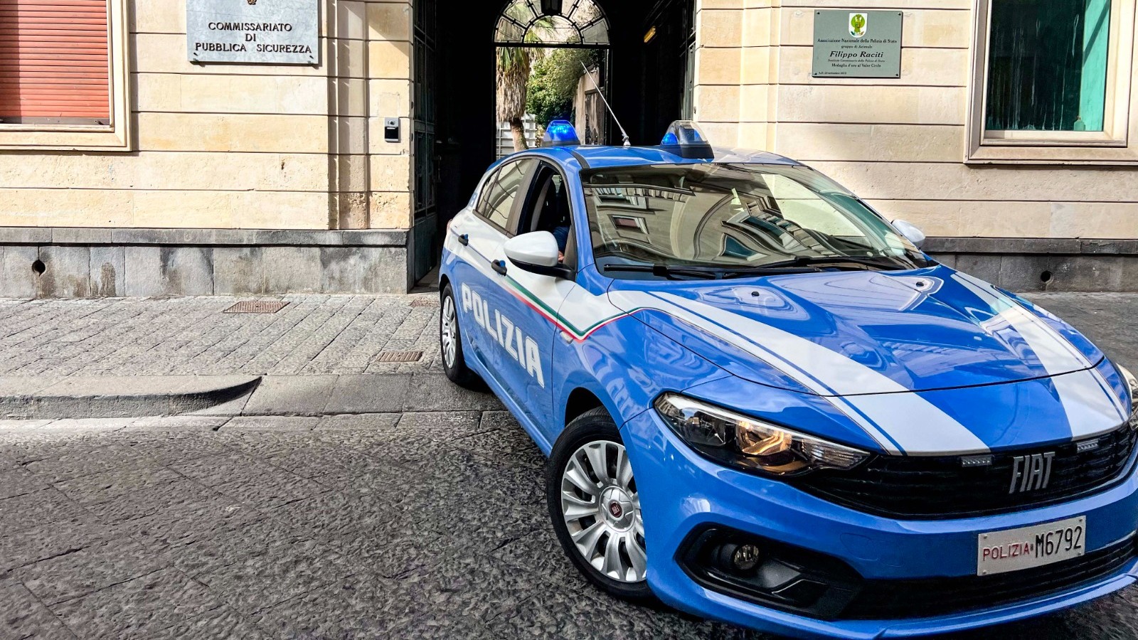 Perseguita e aggredisce l’ex compagna: 33enne ai domiciliari ad Acireale