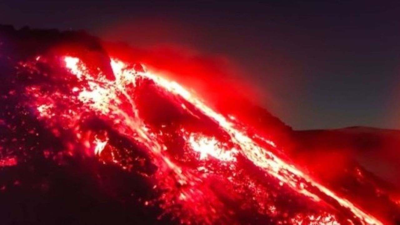 Etna, diramata allerta per il rischio di fontane di lava