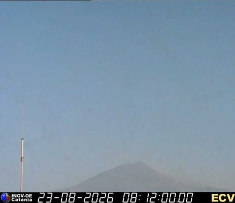 Etna, diminuiscono le emissioni di cenere: cessata l’attività effusiva a quota 1.900 metri