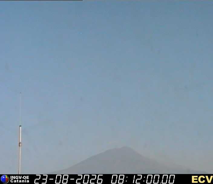 Etna, diminuiscono le emissioni di cenere: cessata l’attività effusiva a quota 1.900 metri
