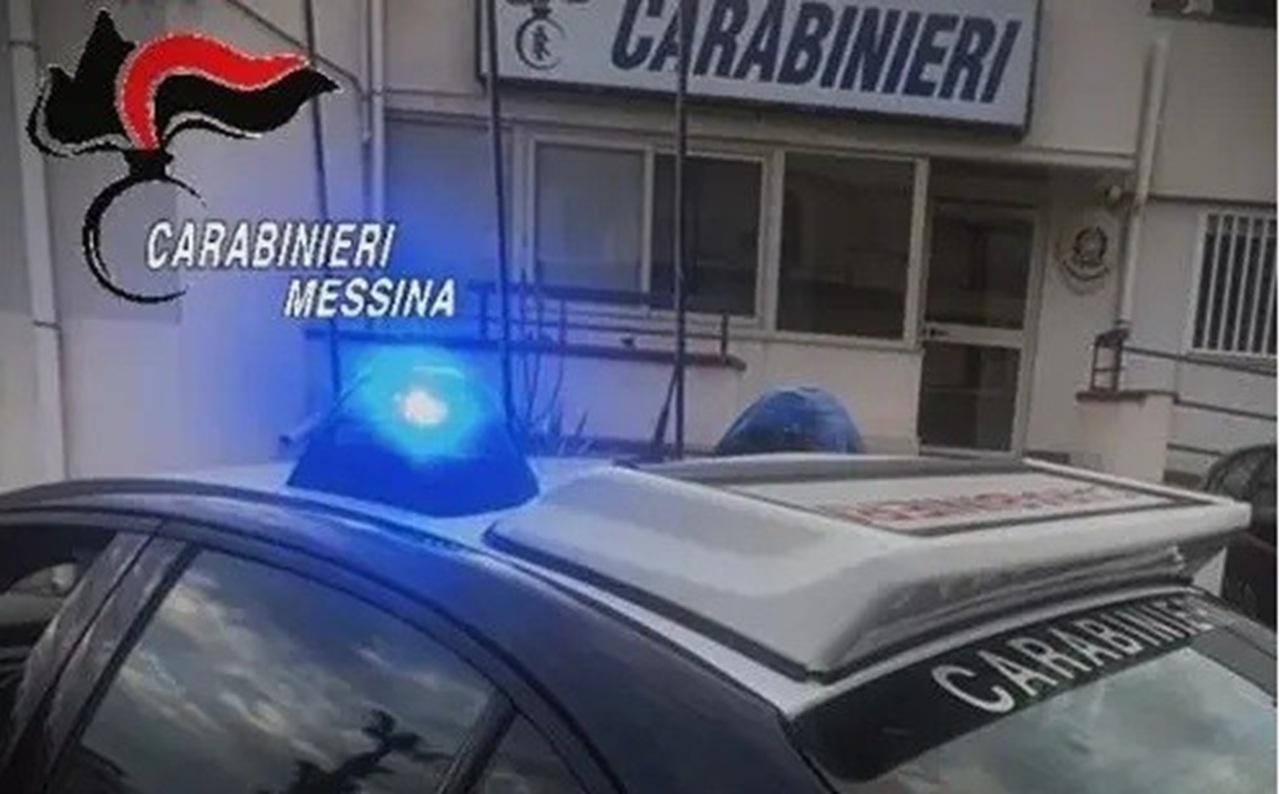 Giardini Naxos, tenta di strangolare la moglie con il cavo del cellulare: arrestato 77enne