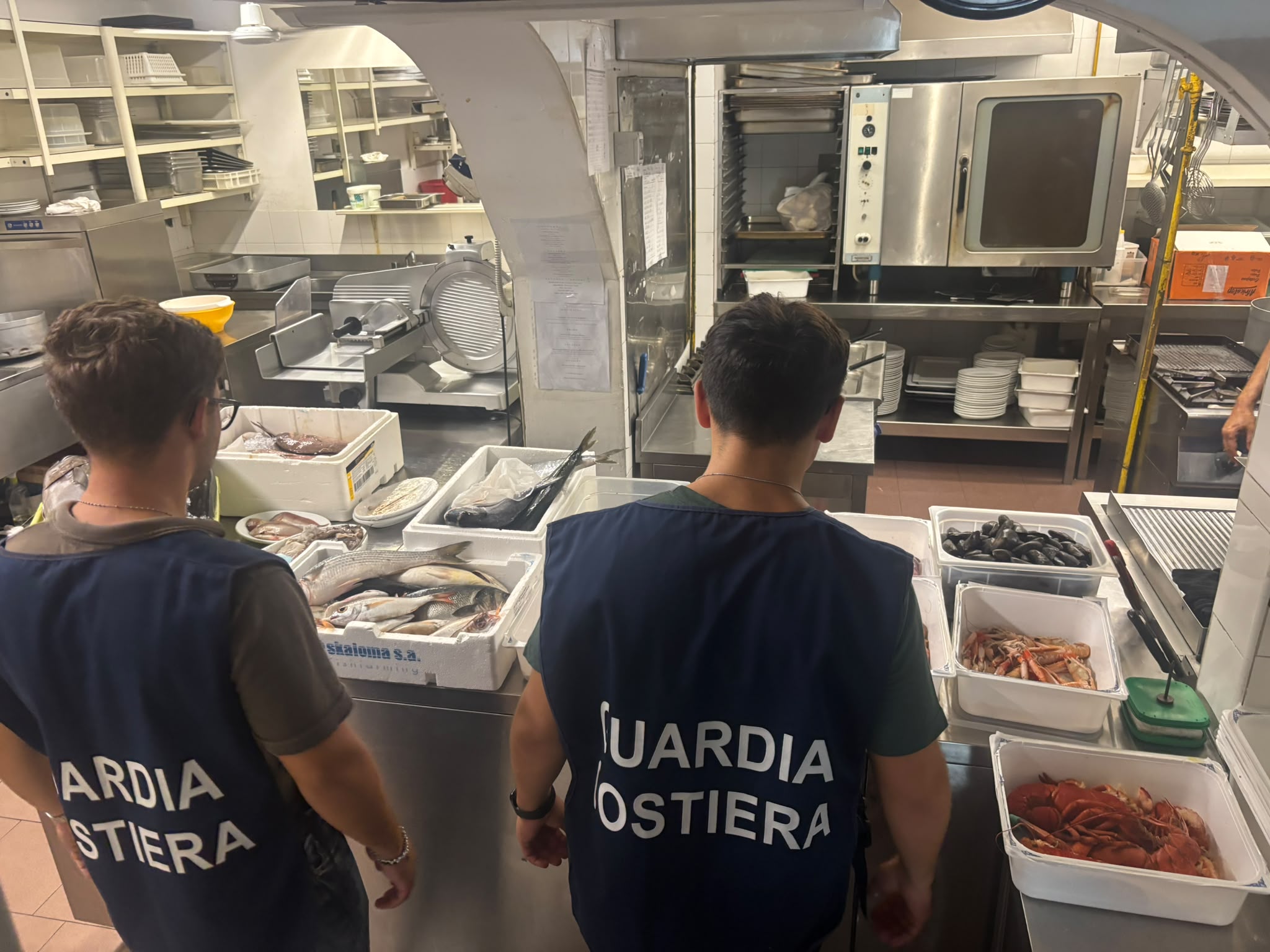 Controlli a Catania sul pesce tra ristoranti, pescherie e mercati: sequestrati 450 chili di prodotto ittico