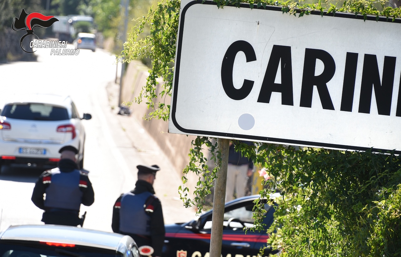 Carini, aggredisce la madre per ottenere soldi e si scaglia contro i Carabinieri: arrestato 31enne