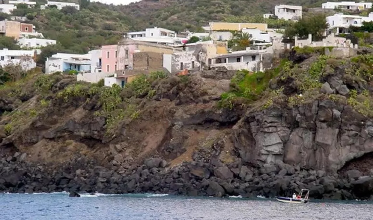 Stromboli, a Ginostra riapre la scuola dopo 20 anni: in classe ci sarà una sola alunna