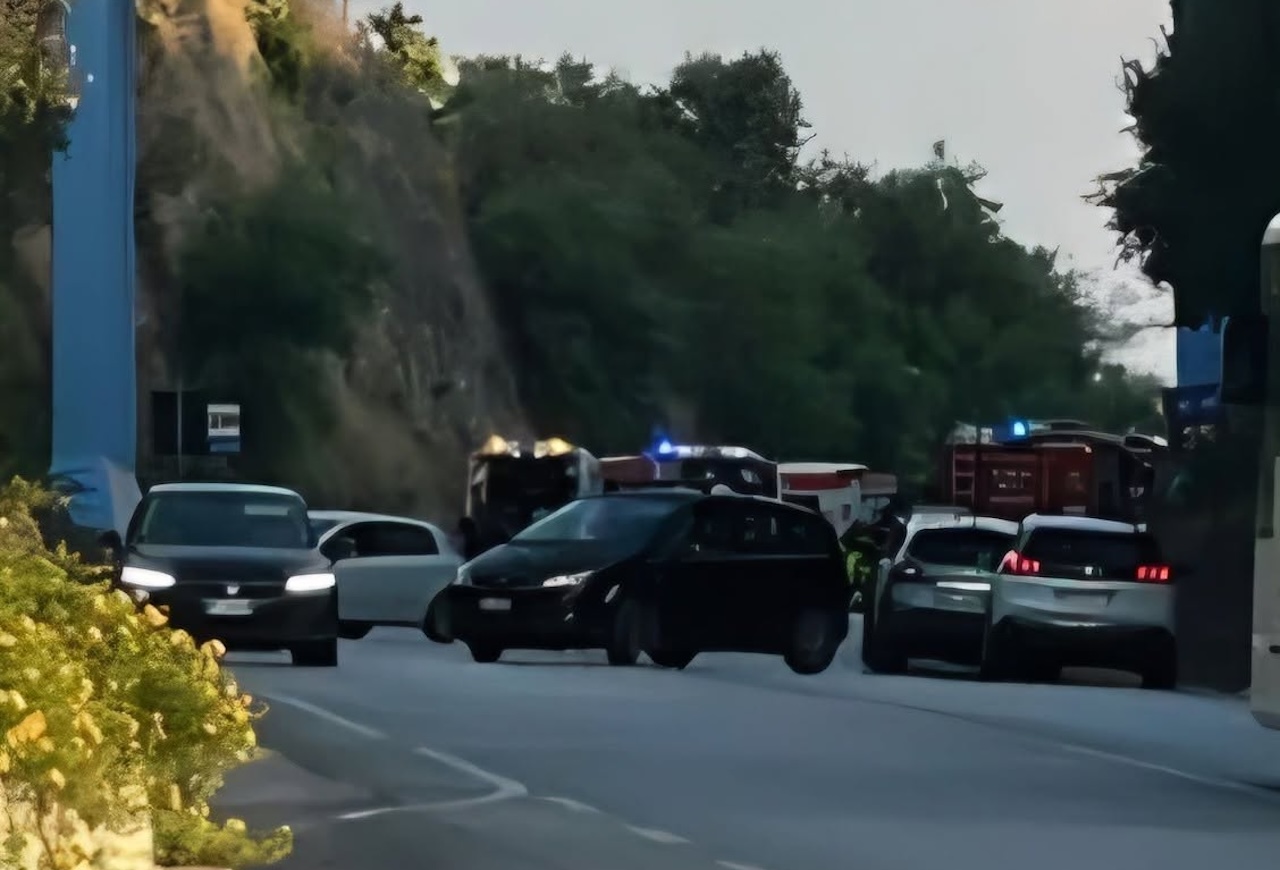 Scontro frontale sulla Palermo-Agrigento causa la morte di una donna e quattro feriti, tra cui un bambino