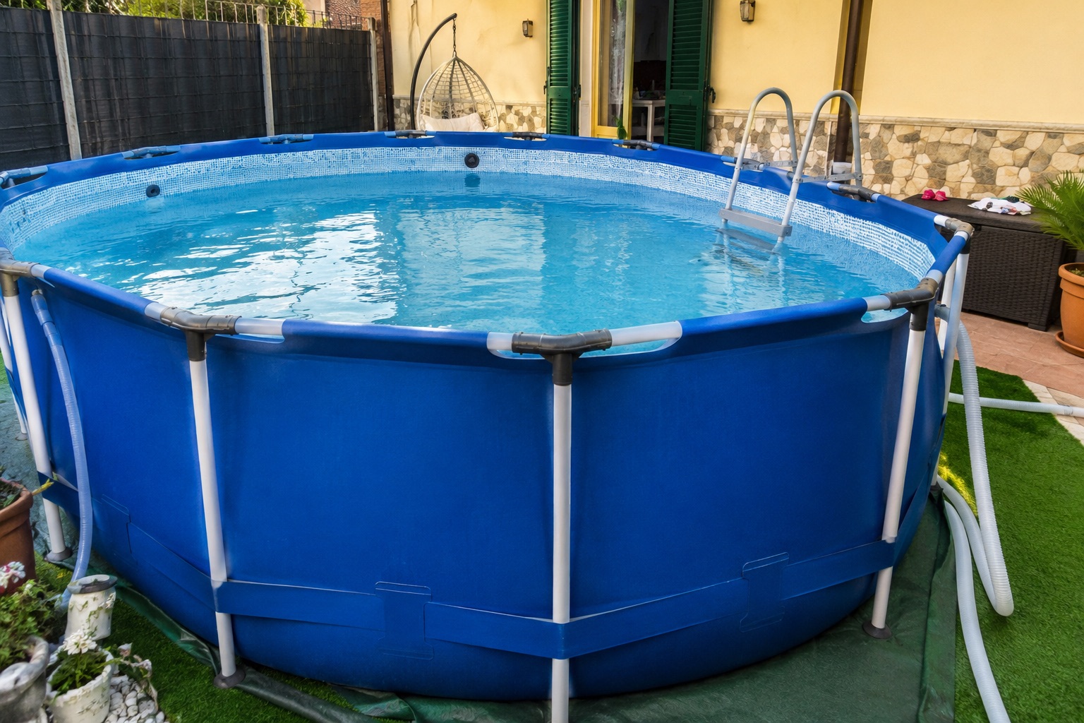 Tragedia a Palermo, bimba di due anni e mezzo annega in piscina: disposta l’autopsia