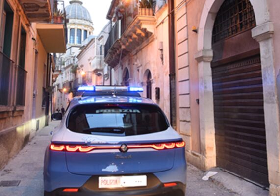 Ragusa, scatta la sorveglianza speciale per un 59enne: braccialetto elettronico e divieto di avvicinamento