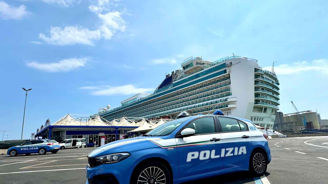 Palermo, telai contraffatti e documenti “clonati”: due denunce e sequestrate auto di lusso destinate al mercato nero in Tunisia – VIDEO