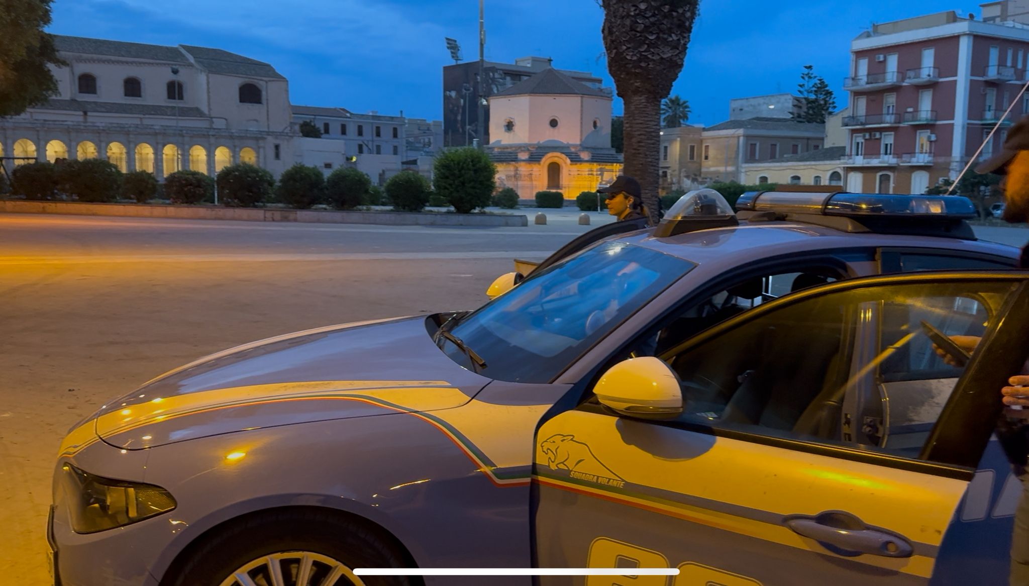 Siracusa, controlli a tappeto alla Borgata: 126 identificati, multe e motocicli sequestrati