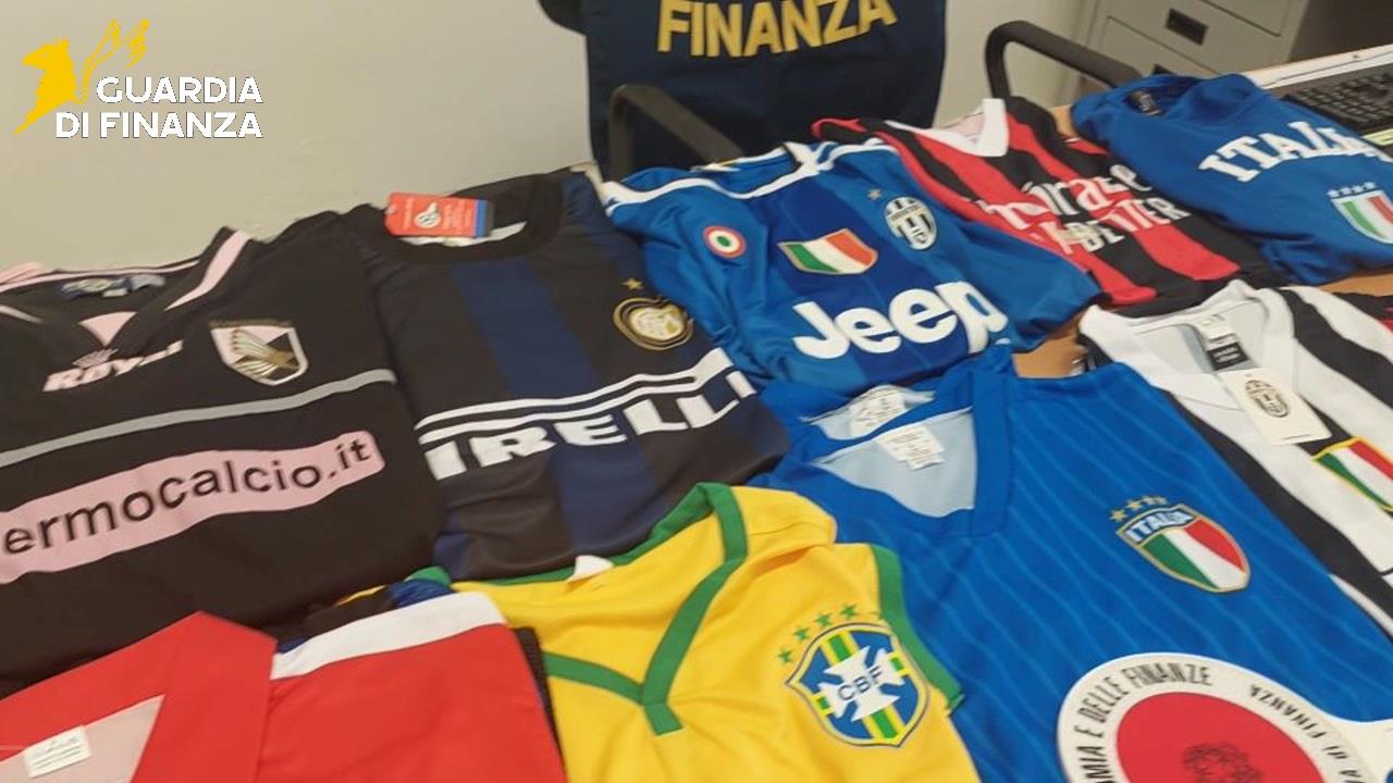 Cefalù, scoperto un “laboratorio del falso”: sequestrati 660 capi contraffatti e trovati tre lavoratori in nero