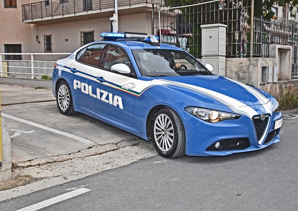 Siracusa, minorenni sorpresi a scommettere in un centro senza licenza: titolare denunciato e multa da oltre 6mila euro