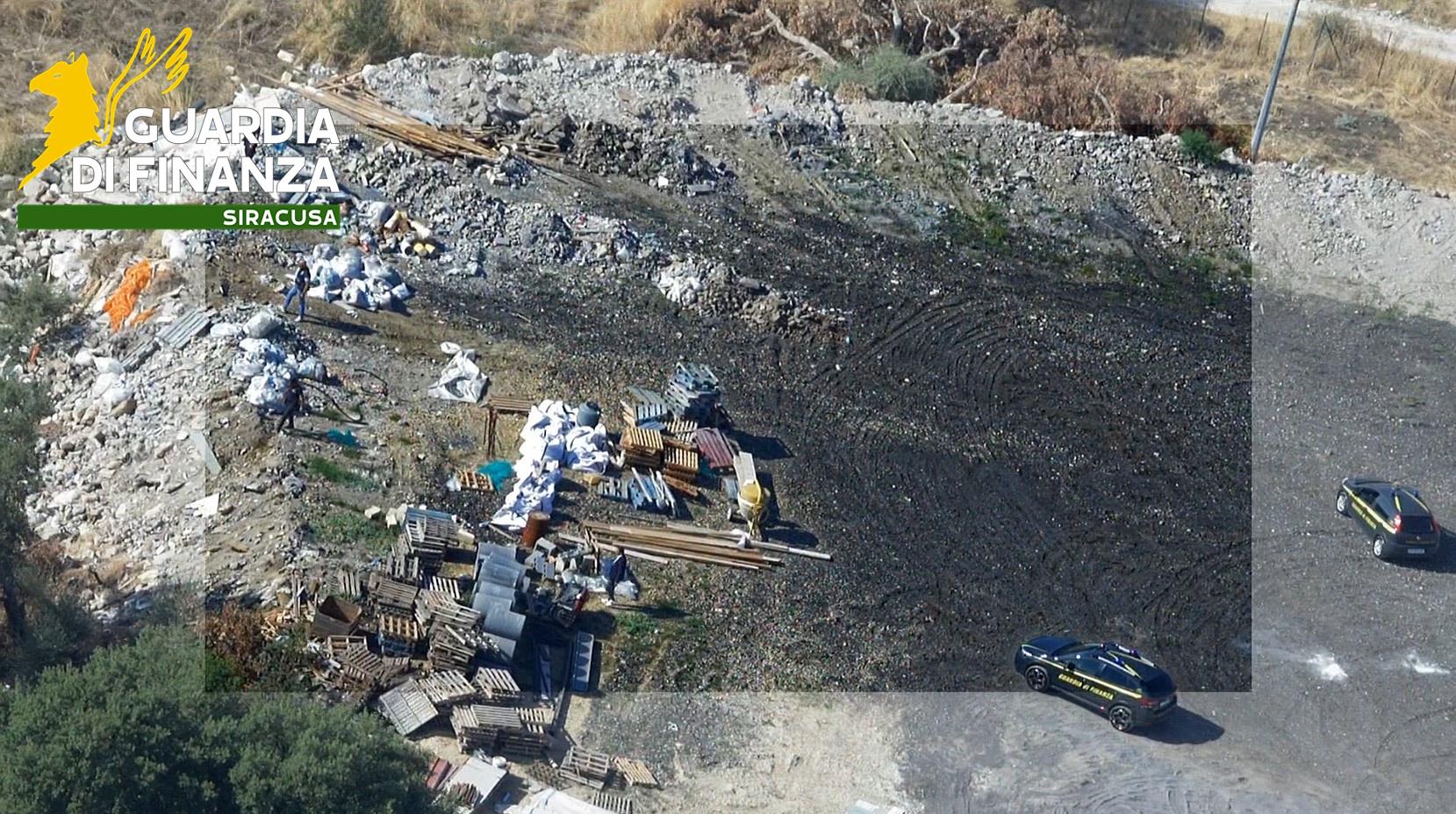 Francofonte, scoperta discarica abusiva di 6.500 metri quadrati: sequestrata un’area di un’azienda edile