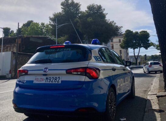 Catania, fermato su un’auto rubata e senza patente con arnesi da scasso: denunciato un 50enne