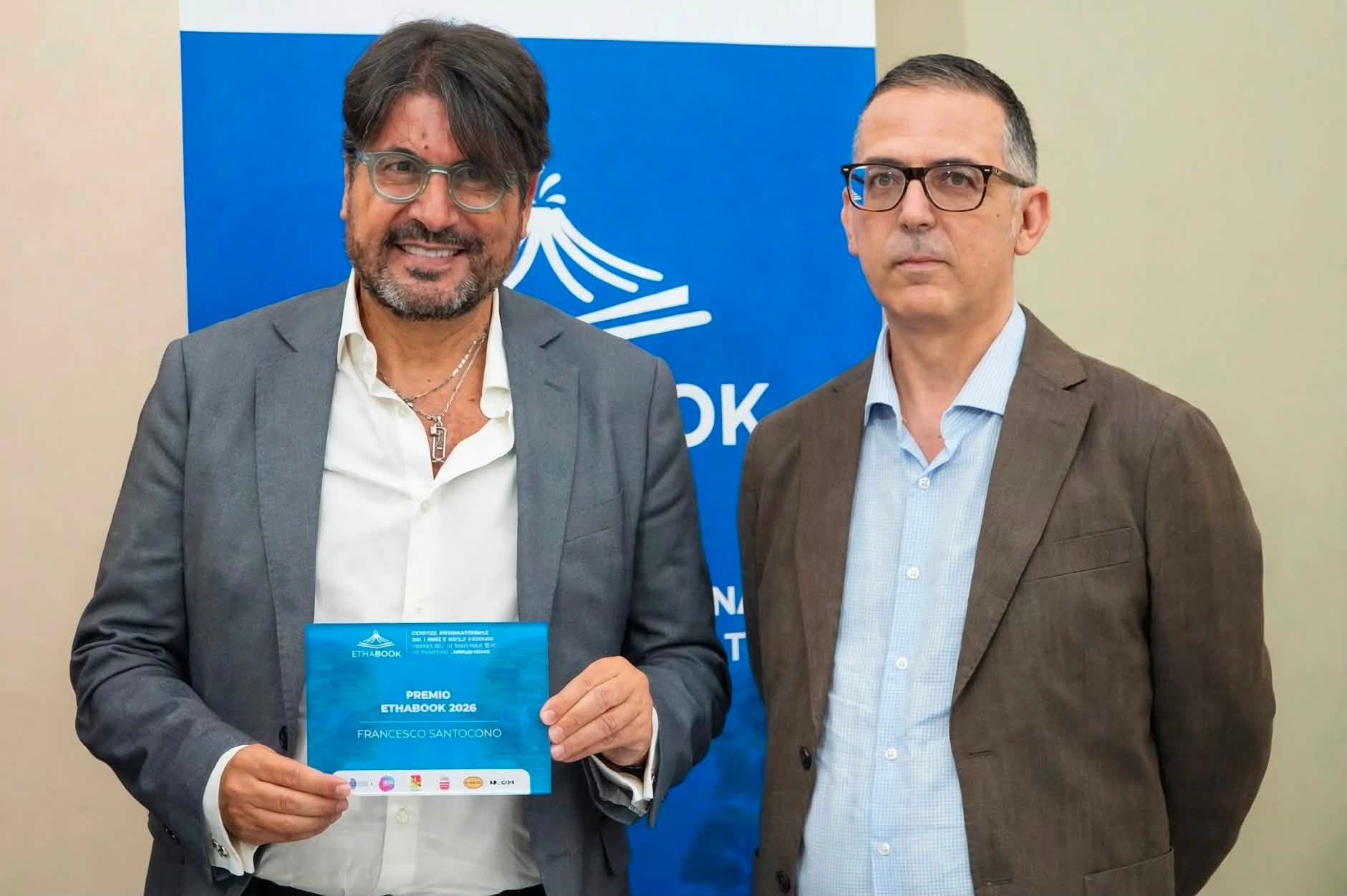 Etnabook, premiato Francesco Santocono per “Chi vuol vivere per sempre”