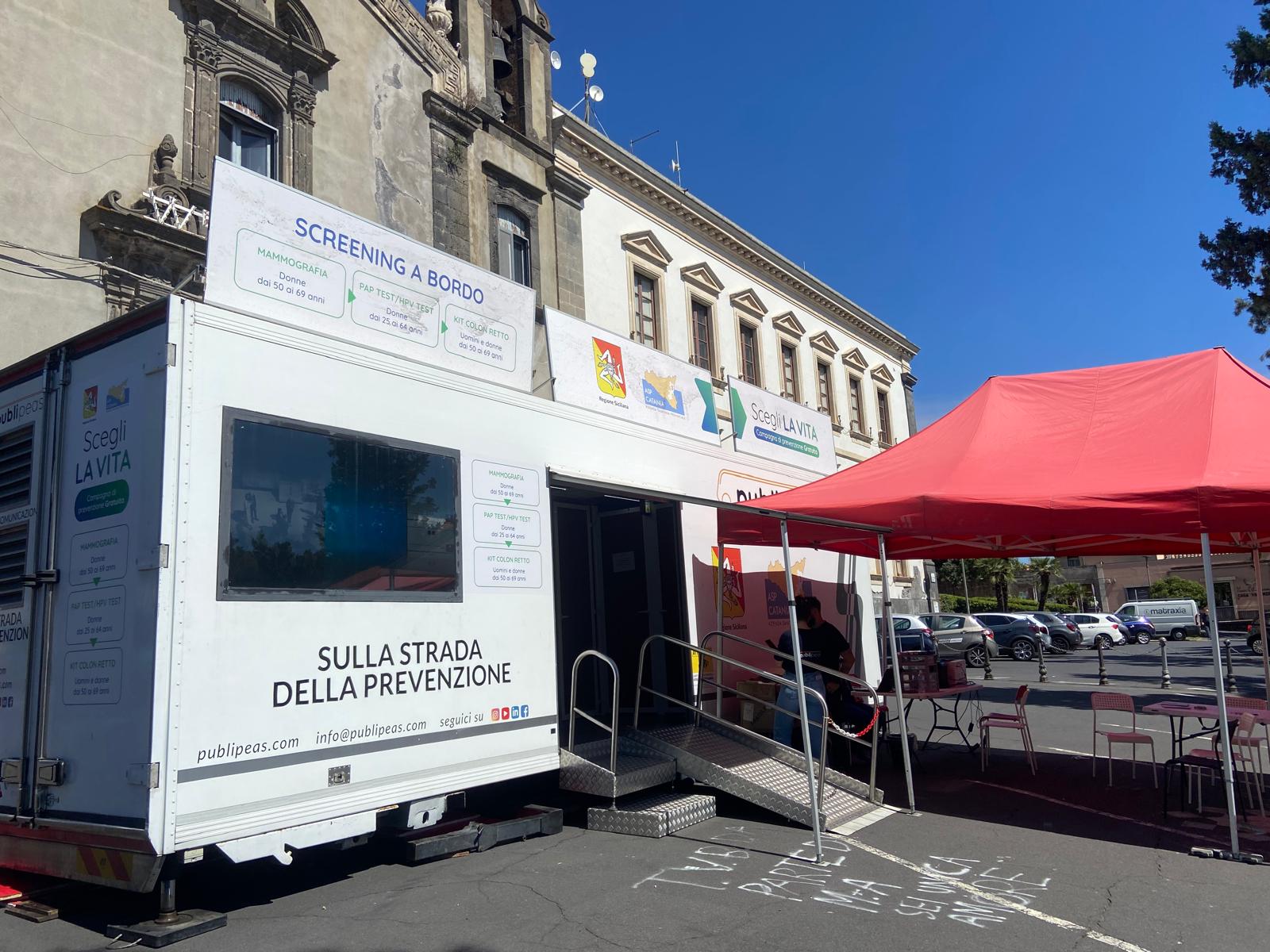 Prevenzione oncologica nel Catanese, oltre 600 prestazioni in sei giorni: il camper dell’Asp continua il tour