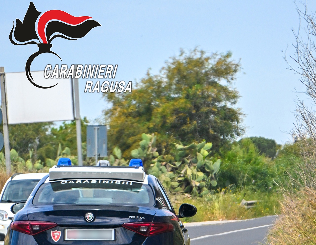 Scoglitti, vede i carabinieri e lancia una busta nel terreno: dentro oltre 1,5 chili di hashish, arrestato 26enne