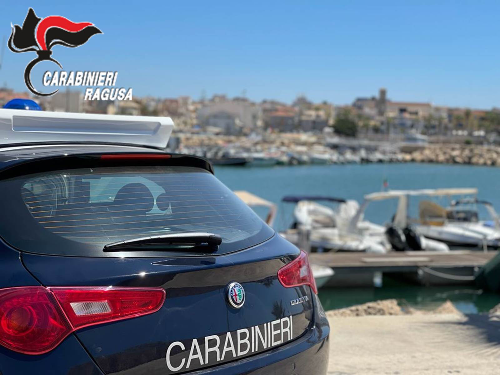 Salta il posto di blocco e scatta l’inseguimento: era evaso