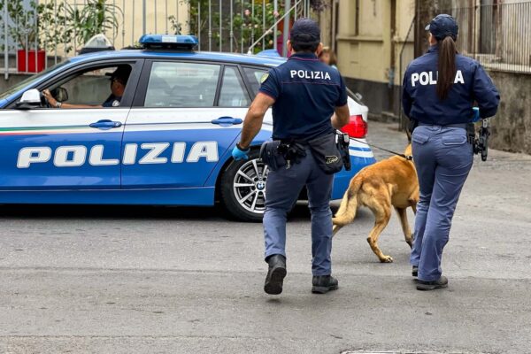 Blitz a Catania, 49enne sorpreso a scappare dal retro di un appartamento