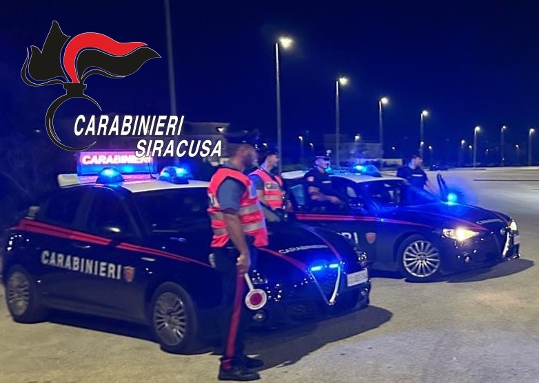 Floridia, in auto con coltello a serramanico e mazza da baseball: denunciato 29enne