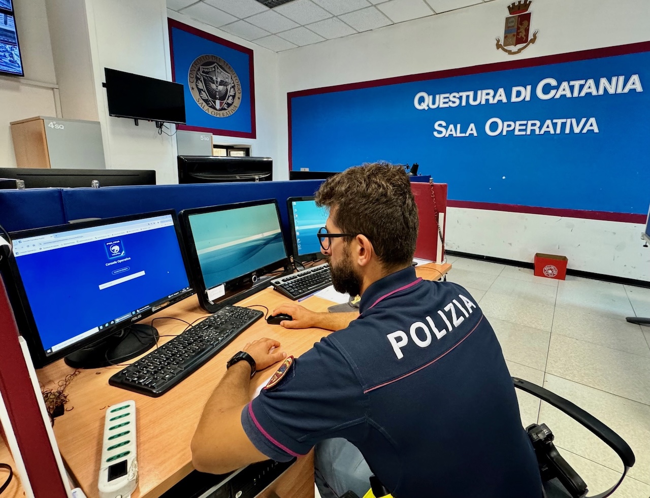 Follia in strada a Catania, colpisce la moglie con un pugno al naso