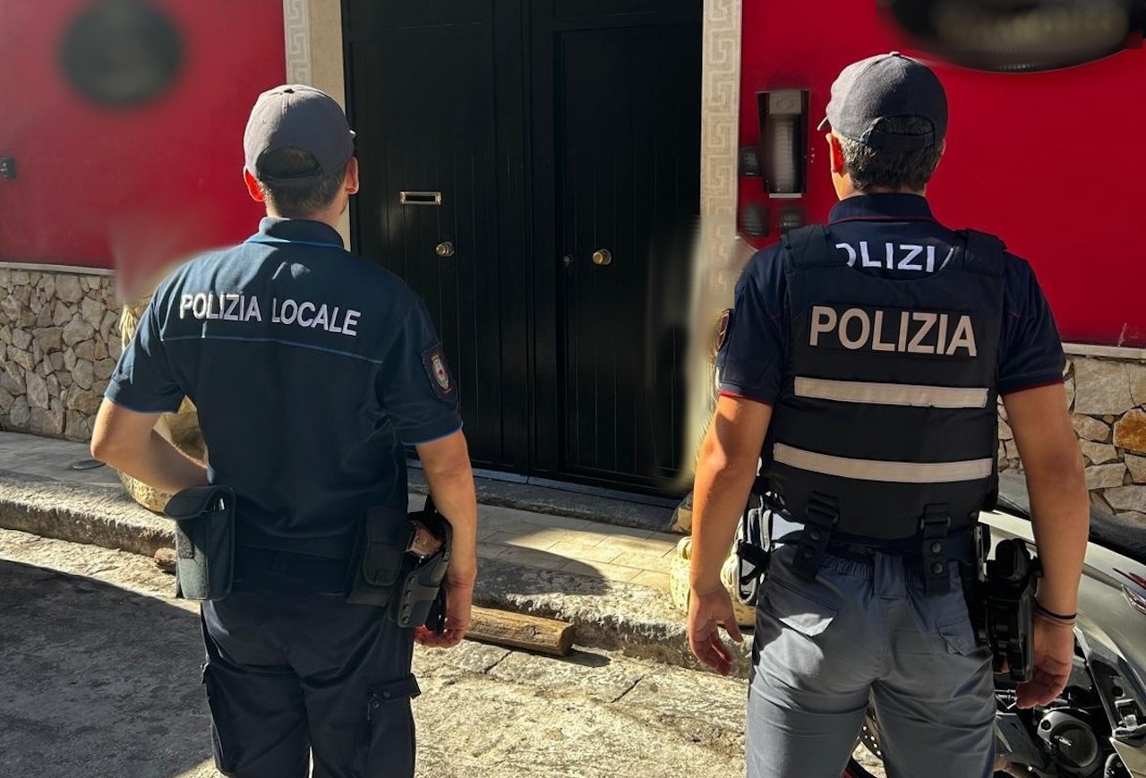 Catania, controlli antiabusivismo in centro: denunciati due titolari di affittacamere e sequestrati oltre 270 chili di frutta