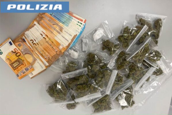 Catania, trovato in possesso di marijuana, hashish e 2mila euro in contanti: arrestato pusher 18enne a Picanello