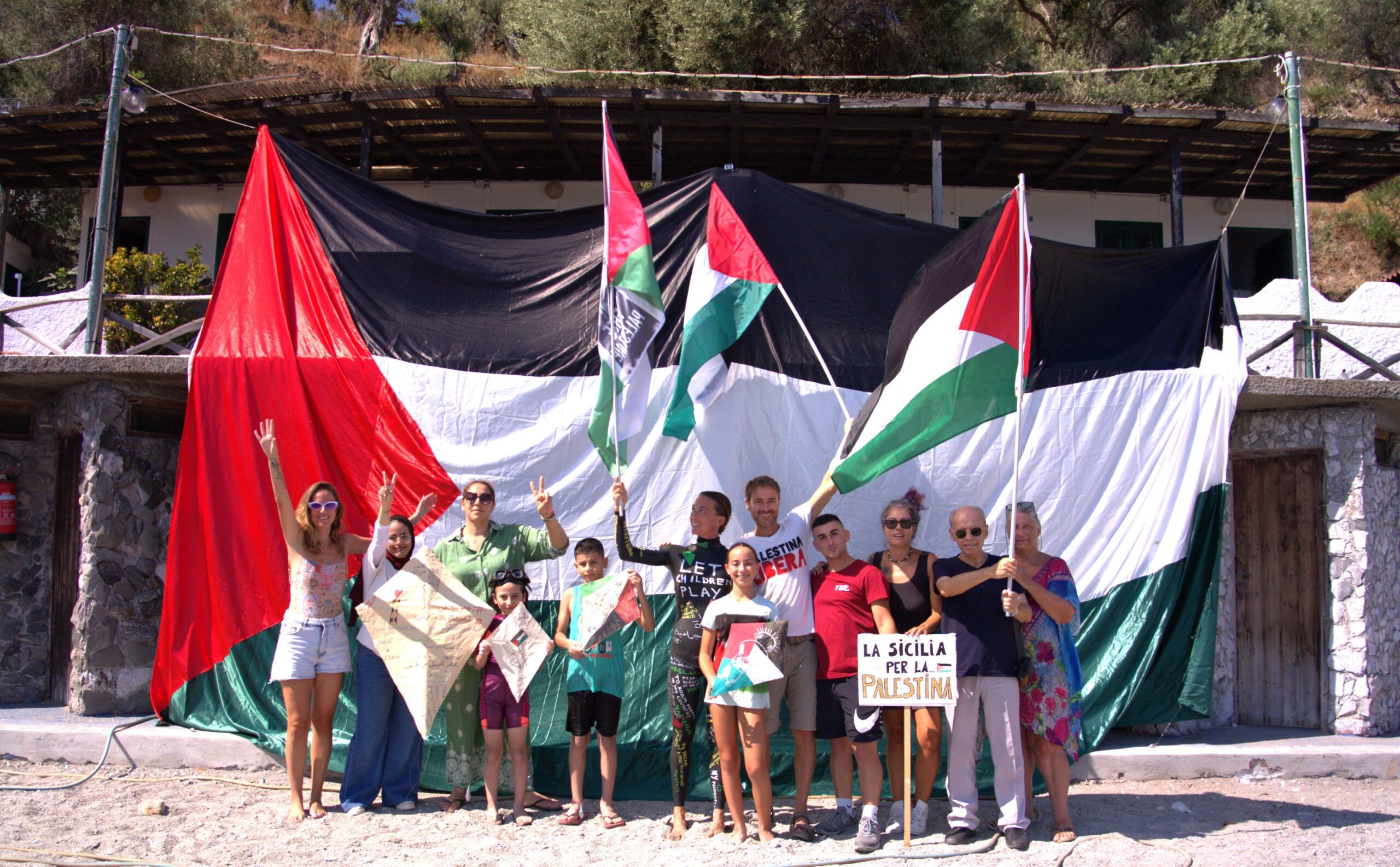 Sebastian Colnaghi si immerge con Alessia Zecchini per portare nel Mediterraneo i sogni dei bambini di Gaza