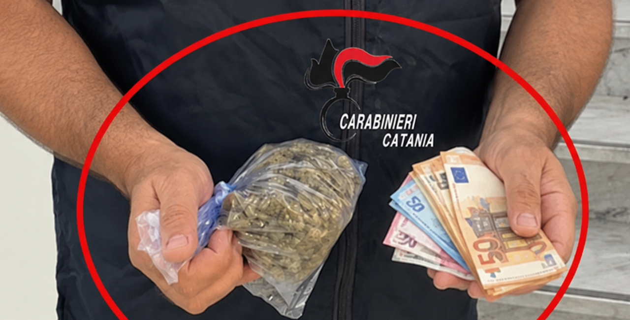 Catania, vede lo scambio di droga e lo segue fino ai tetti: arrestato pusher di 17 anni
