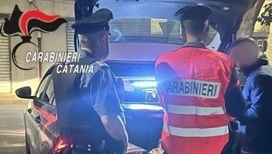 Droga, auto rubata e guida senza patente: raffica di controlli a San Cristoforo, un arresto e denunce