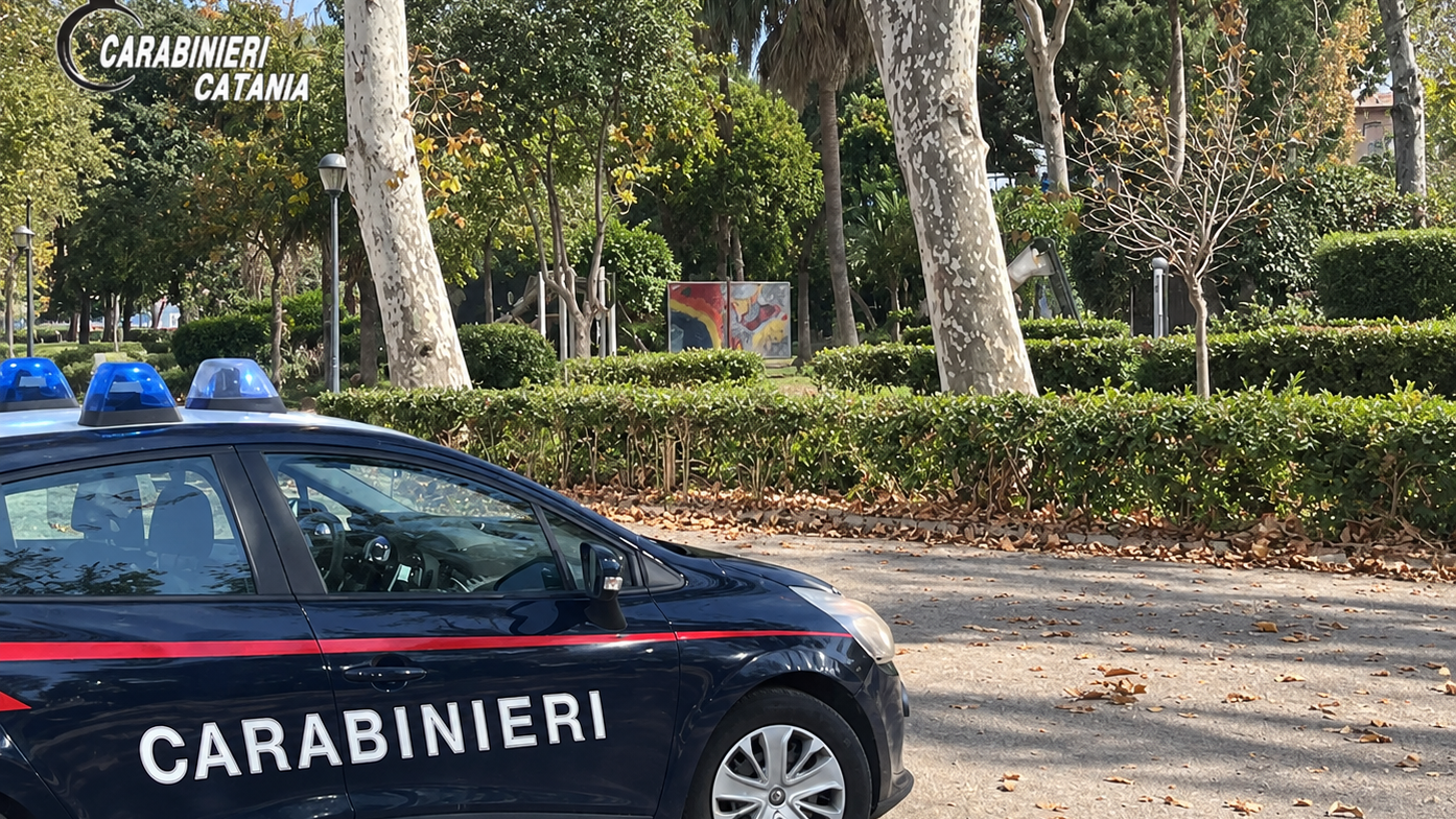 Catania, furto in un supermercato di piazza Cavour: inseguimento fino a Villa Bellini