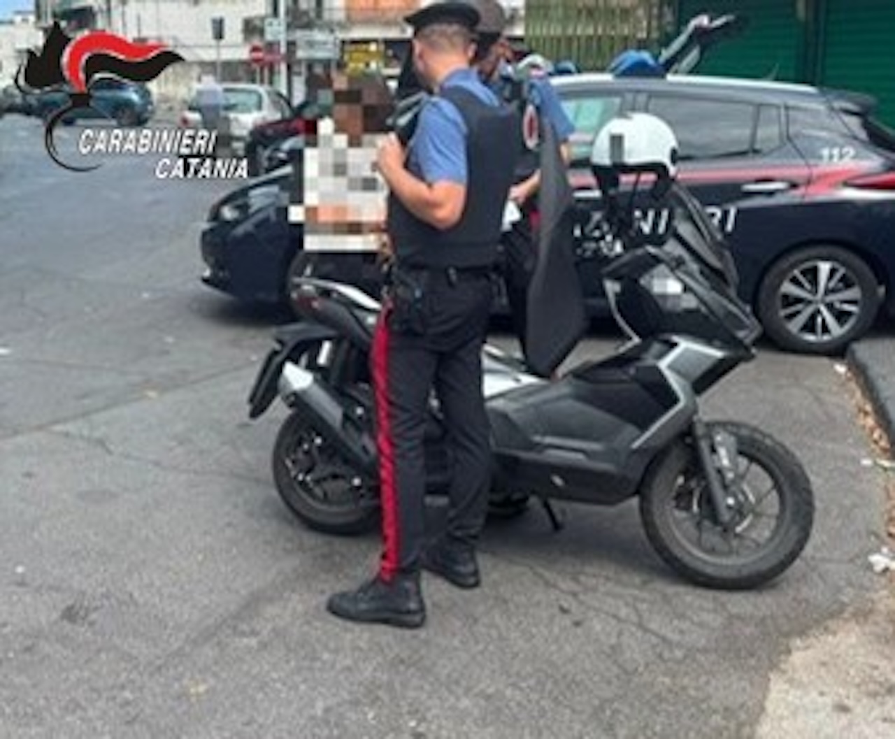 Catania, oltre 60 grammi di marijuana e 500 euro nello scooter: arrestato 25enne a Picanello