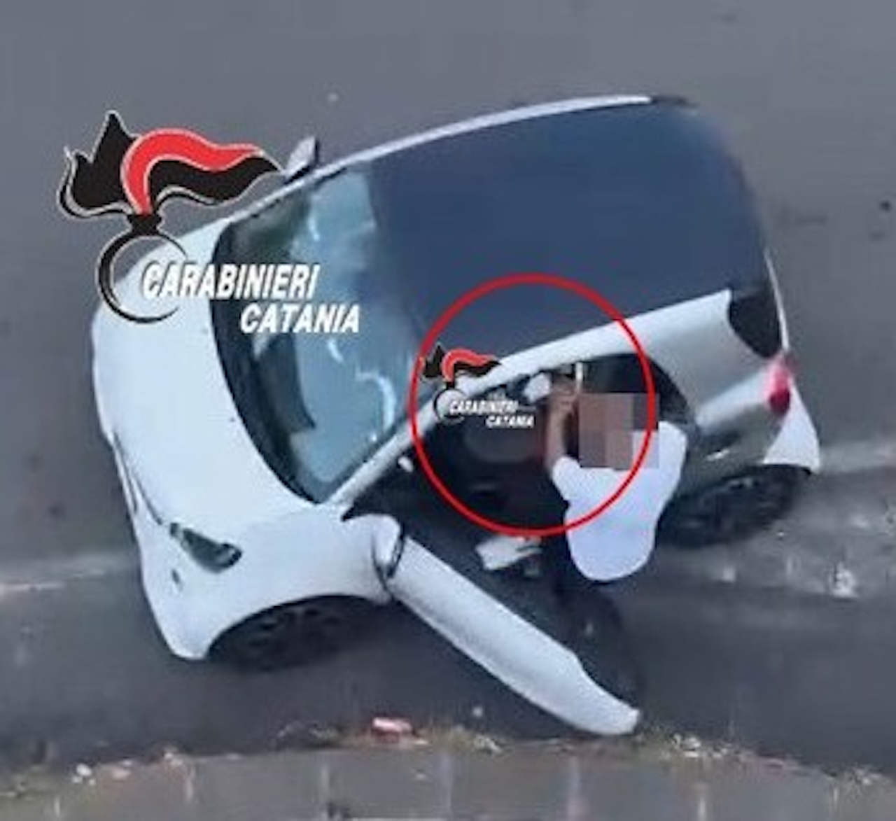 Tremestieri Etneo, spacca il finestrino di un’auto e ruba cinque borse griffate: rintracciato in un’ora grazie al GPS