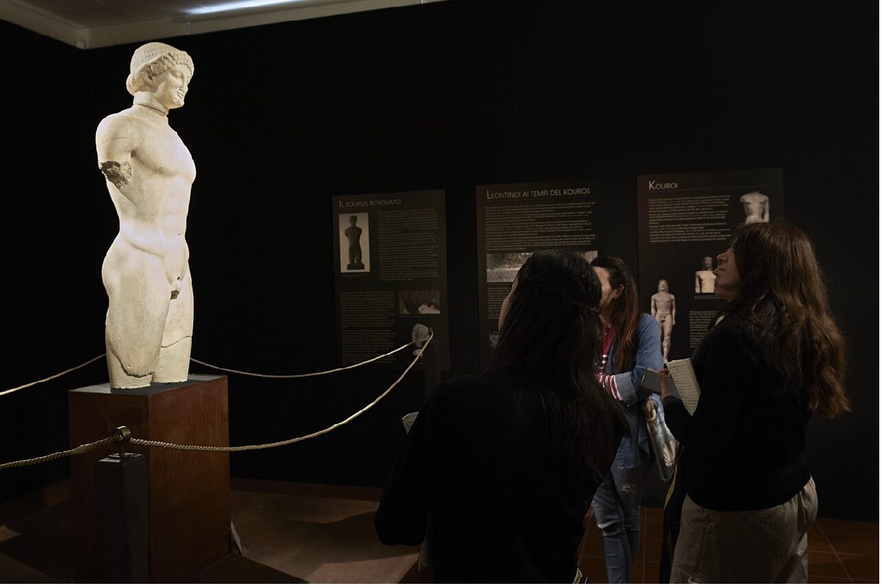 Il Kouros torna “a casa”: dal 13 settembre nuovamente esposto al Museo archeologico di Lentini