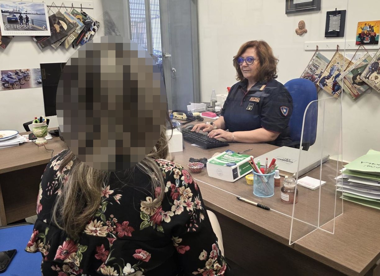 Caltagirone, violenze e minacce alla compagna anche davanti ai figli: giovane arrestato