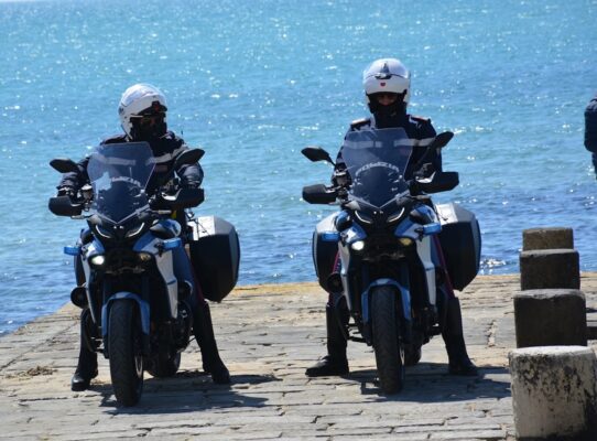 Aggressione in uno stabilimento di Marina di Modica, scattano due D.AC.UR.: divieto di accesso ai locali per un anno