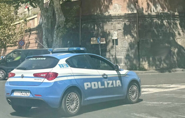 Catania, rompe il vetro di un’auto e fruga nell’abitacolo: sorpreso dai militari, denunciato 30enne