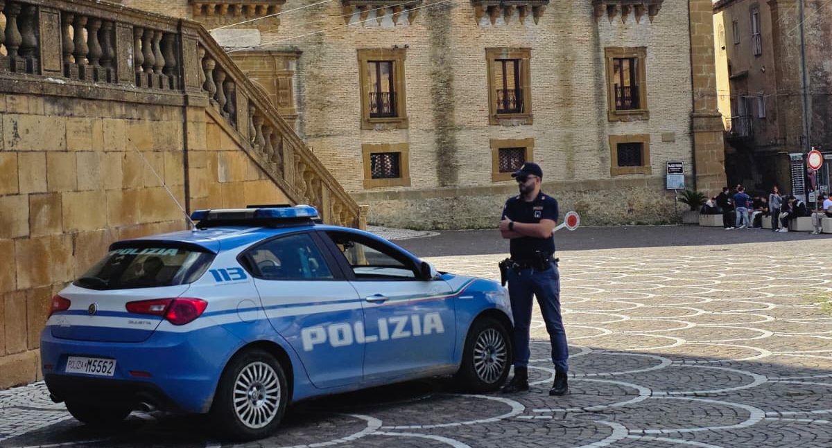 Piazza Armerina, minaccia il nuovo compagno della ex con un’arma clandestina: arrestato e braccialetto elettronico