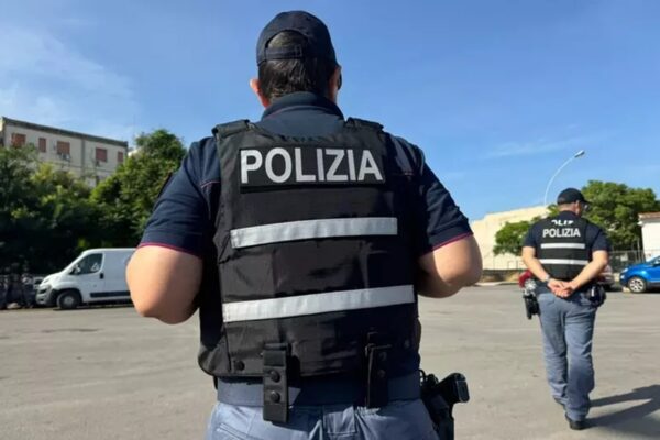 Palermo, maxi blitz dopo l’aggressione ai poliziotti: decine di agenti tra Falsomiele e Bonagia