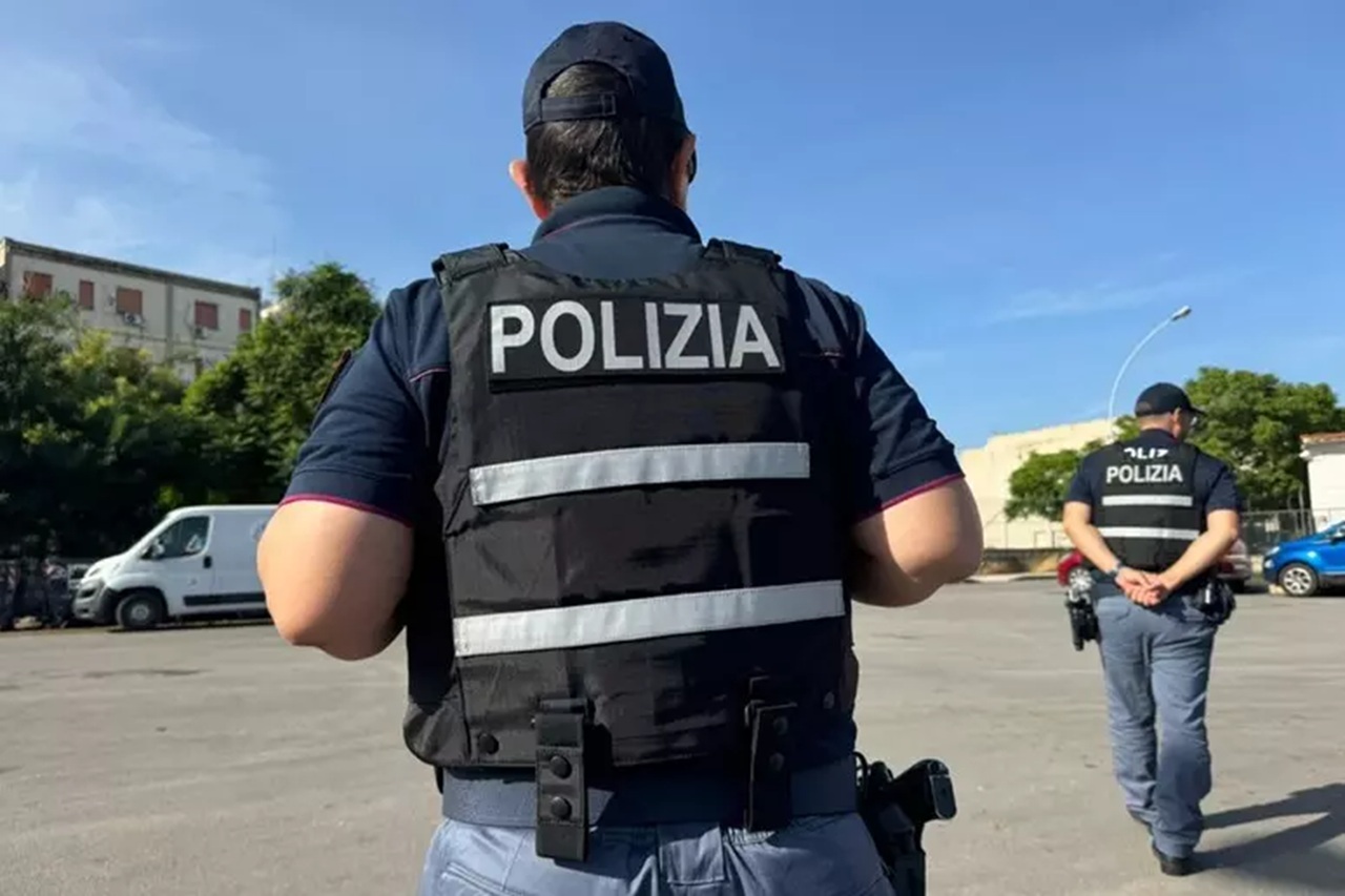 Palermo, maxi blitz dopo l’aggressione ai poliziotti: decine di agenti tra Falsomiele e Bonagia