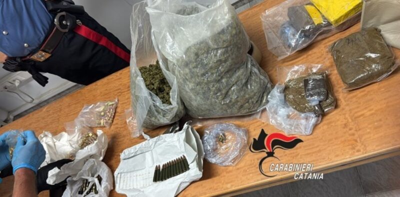 Scoperto deposito di droga nel Catanese: maxi-sequestro di 4,3 kg di stupefacenti