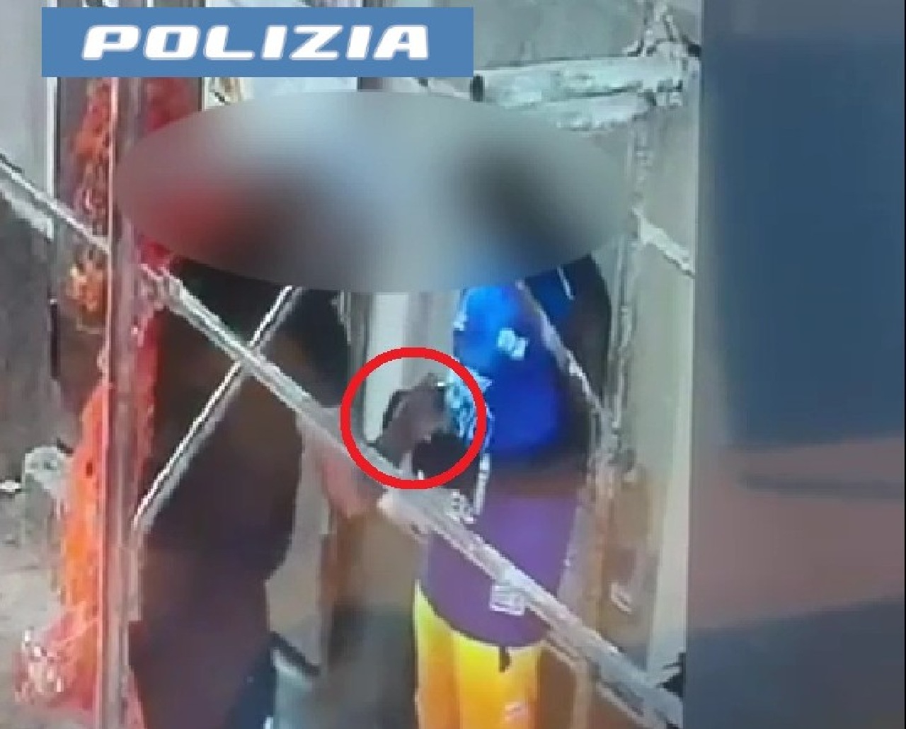 Catania, pusher sorpreso a spacciare “in diretta” dalle telecamere: arrestato dalla Polizia