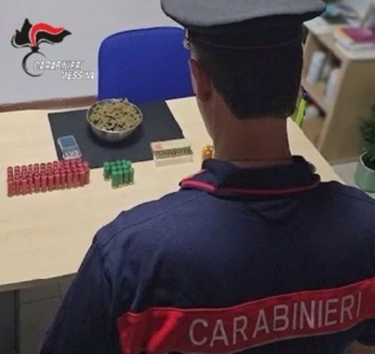Sorpreso con munizioni in auto e marijuana in casa: arrestato 37enne nel Messinese